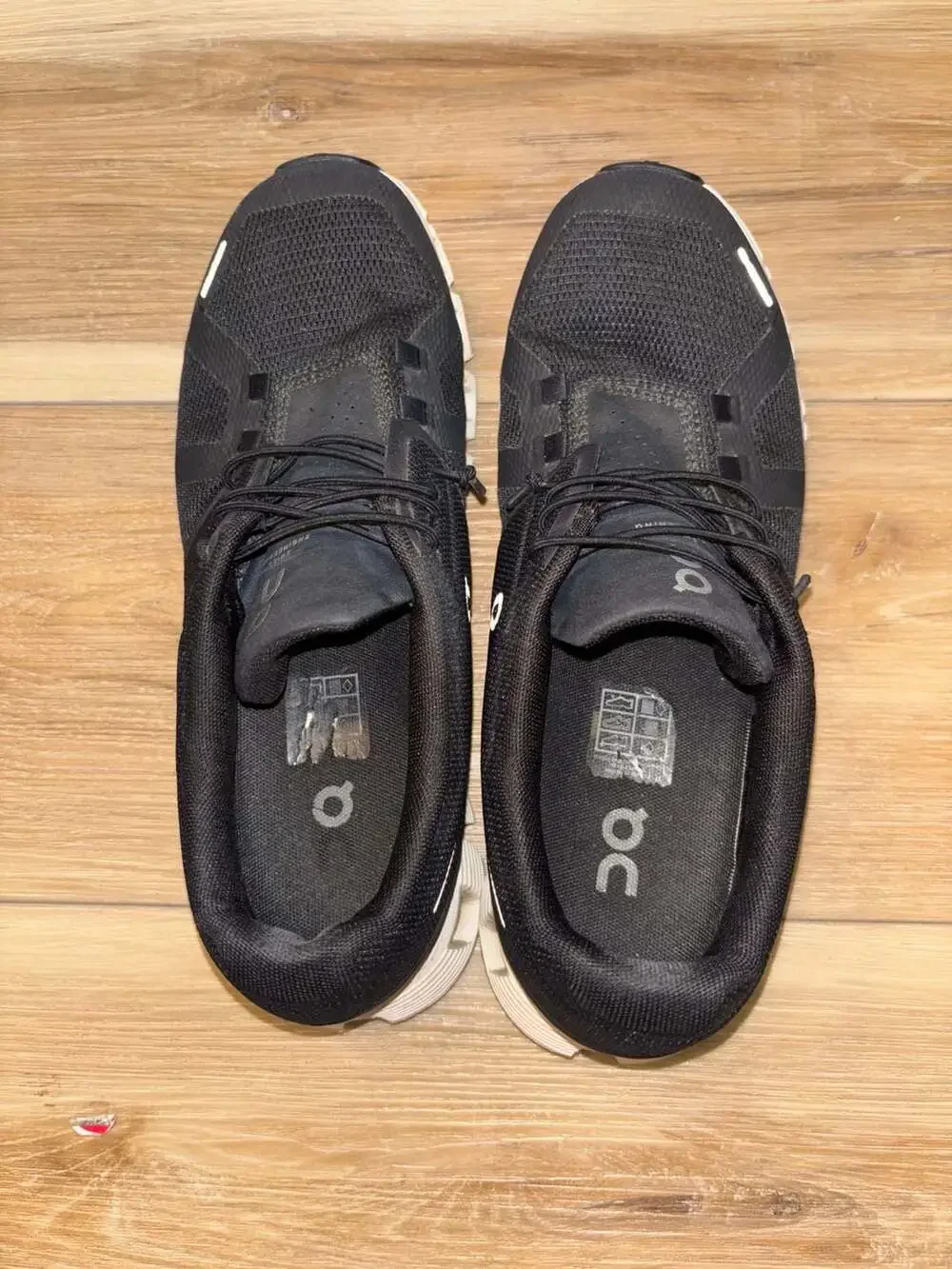 On Running Cloud 5 All-Black Performance Running Shoes - Picture 4 of 7